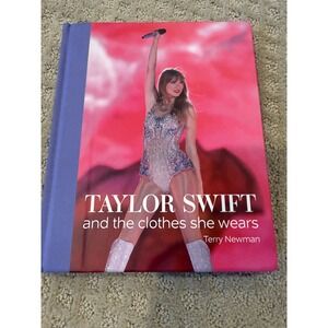 Taylor Swift and‎ the Clothes She Wears Fashion Style Book
